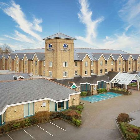 Doubletree By Hilton London Elstree Hotel Borehamwood Exterior photo