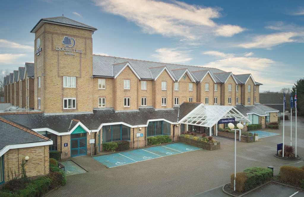 Doubletree By Hilton London Elstree Hotel Borehamwood Exterior photo